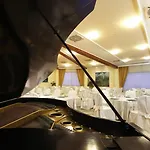Luisa Hotel