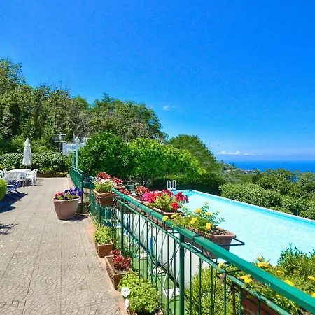Luisa Hotel 3*
